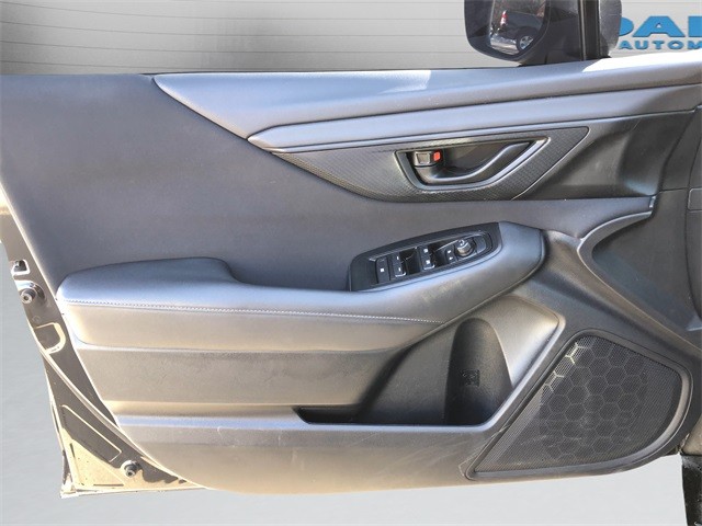 Subaru Legacy Vehicle Full-screen Gallery Image 11