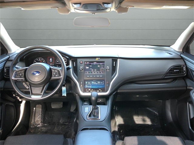 Subaru Legacy Vehicle Full-screen Gallery Image 12