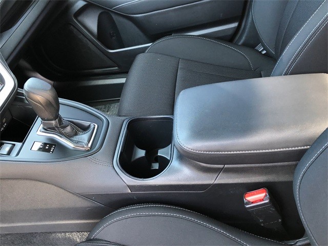 Subaru Legacy Vehicle Full-screen Gallery Image 19