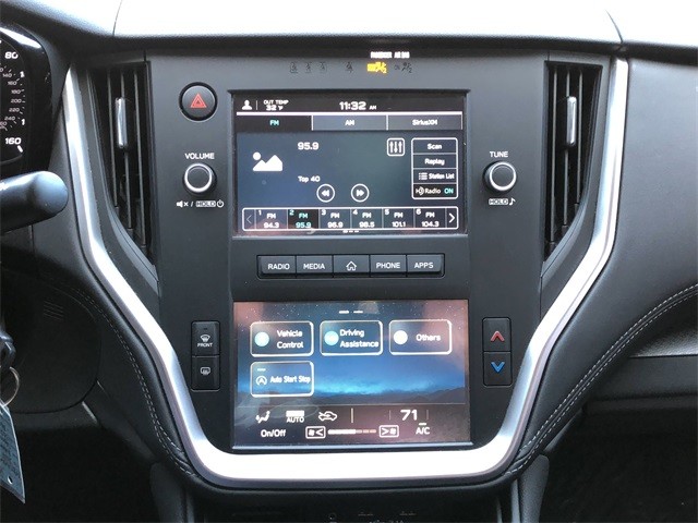 Subaru Legacy Vehicle Full-screen Gallery Image 20