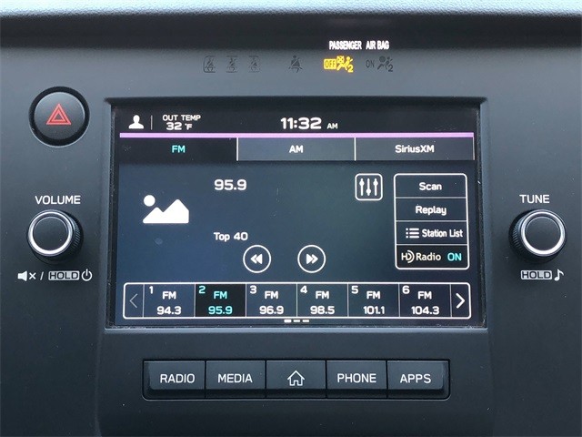 Subaru Legacy Vehicle Full-screen Gallery Image 21