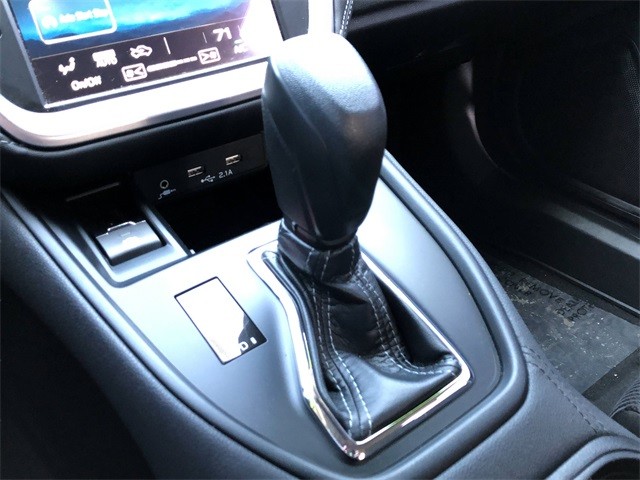 Subaru Legacy Vehicle Full-screen Gallery Image 23