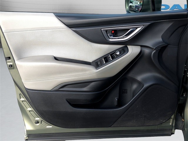 Subaru Forester Vehicle Full-screen Gallery Image 11