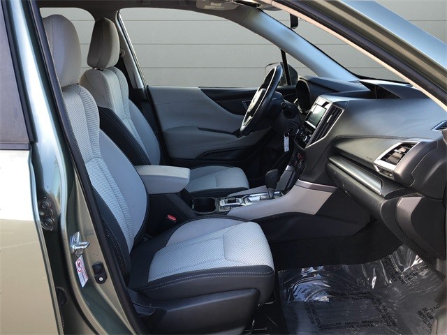 Subaru Forester Vehicle Full-screen Gallery Image 15