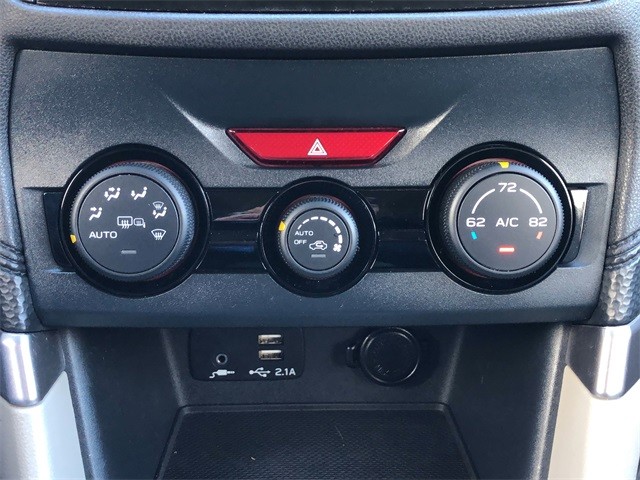 Subaru Forester Vehicle Full-screen Gallery Image 25