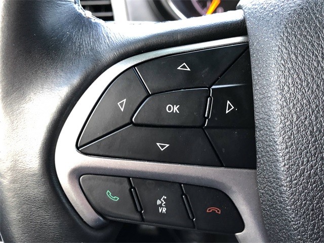 Jeep Grand Cherokee Vehicle Full-screen Gallery Image 9