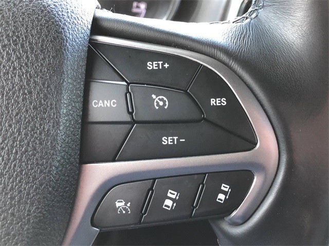 Jeep Grand Cherokee Vehicle Full-screen Gallery Image 19