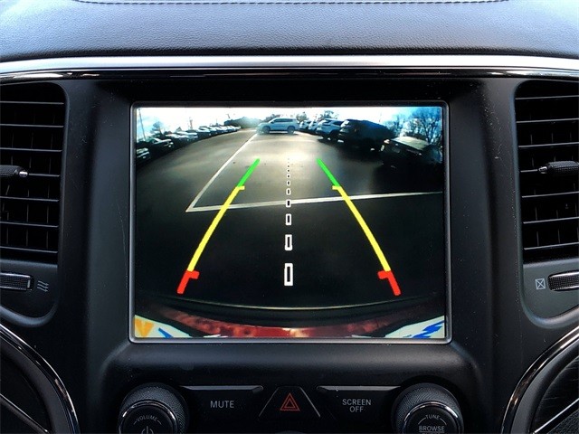 Jeep Grand Cherokee Vehicle Full-screen Gallery Image 24