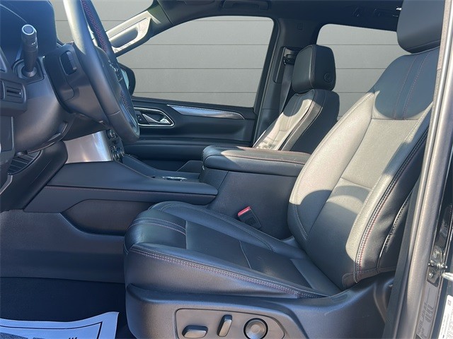 Chevrolet Suburban Vehicle Full-screen Gallery Image 09