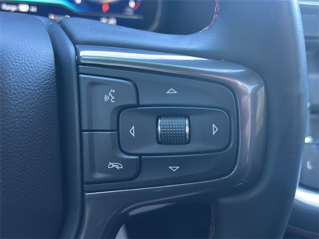 Chevrolet Suburban Vehicle Full-screen Gallery Image 19