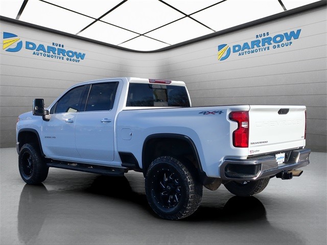 Chevrolet Silverado 2500HD Vehicle Full-screen Gallery Image 3