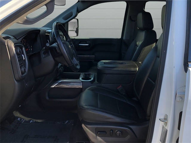 Chevrolet Silverado 2500HD Vehicle Full-screen Gallery Image 10