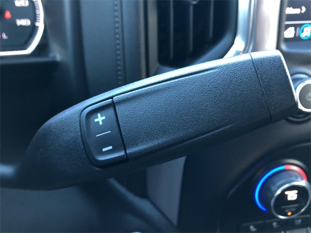 Chevrolet Silverado 2500HD Vehicle Full-screen Gallery Image 25