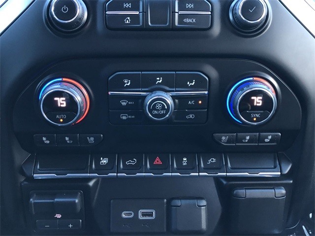 Chevrolet Silverado 2500HD Vehicle Full-screen Gallery Image 26