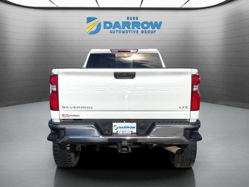 Chevrolet Silverado 2500HD Vehicle Full-screen Gallery Image 4