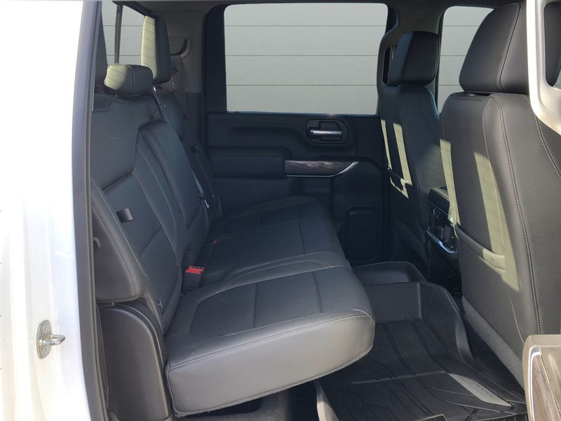 Chevrolet Silverado 2500HD Vehicle Full-screen Gallery Image 14