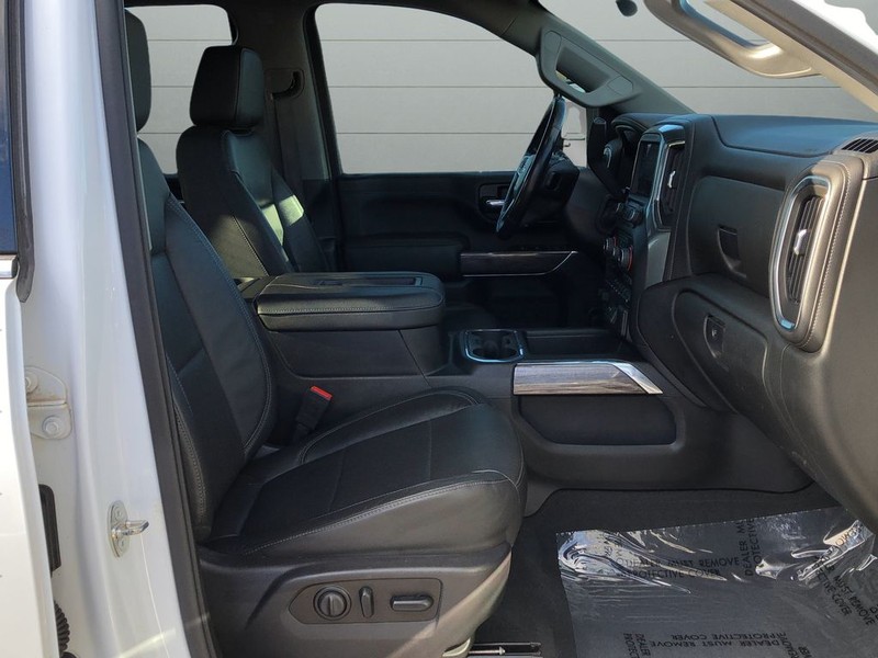 Chevrolet Silverado 2500HD Vehicle Full-screen Gallery Image 15