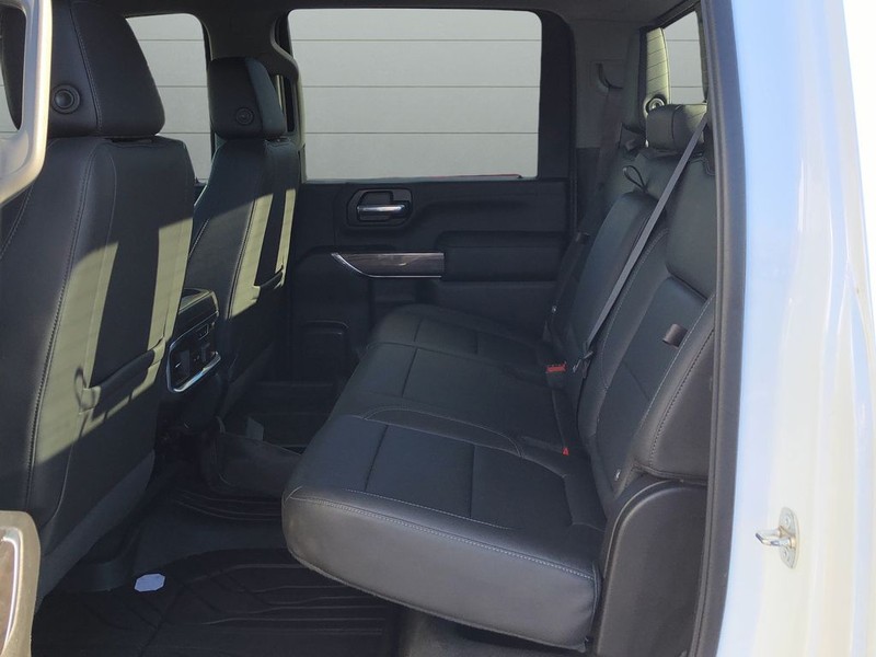 Chevrolet Silverado 2500HD Vehicle Full-screen Gallery Image 16