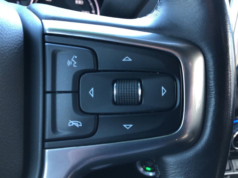 Chevrolet Silverado 2500HD Vehicle Full-screen Gallery Image 18