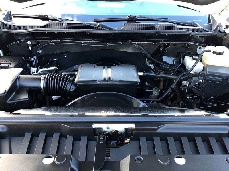 Chevrolet Silverado 2500HD Vehicle Full-screen Gallery Image 19