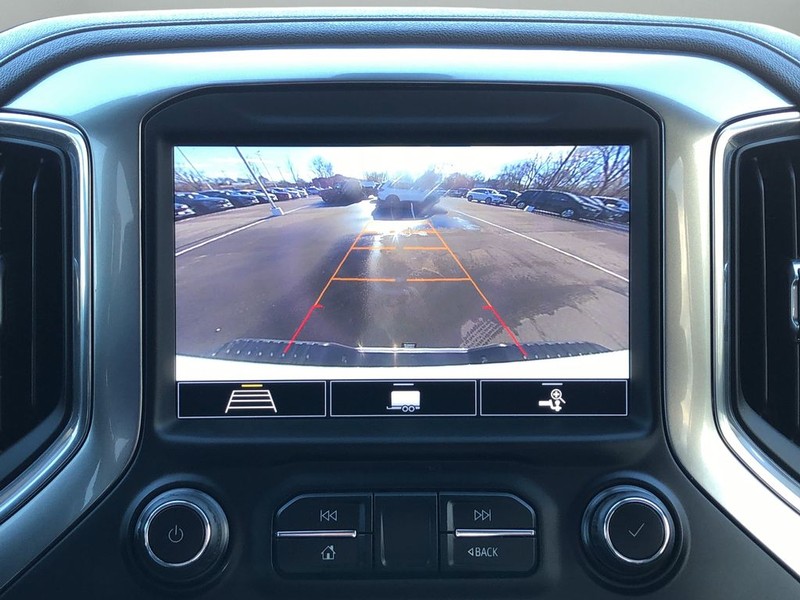 Chevrolet Silverado 2500HD Vehicle Full-screen Gallery Image 23