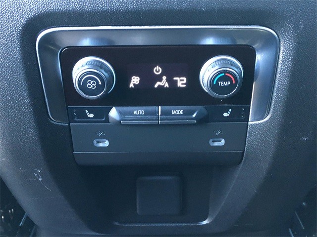 Chevrolet Tahoe Vehicle Full-screen Gallery Image 18