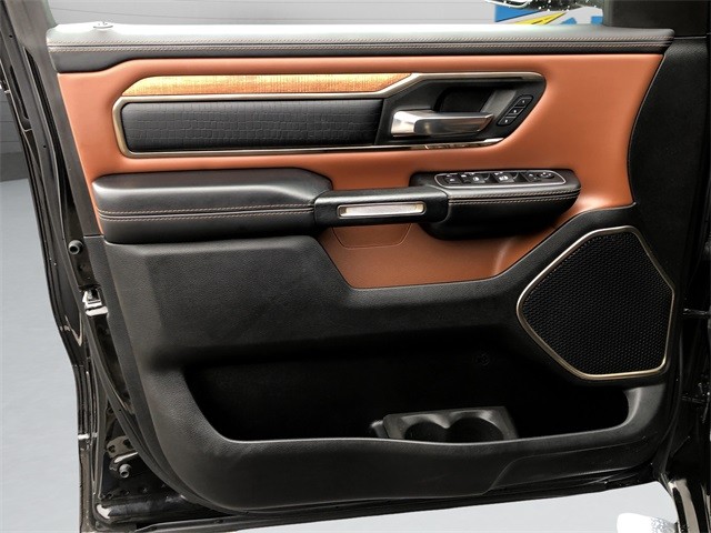 Ram 1500 Vehicle Full-screen Gallery Image 11