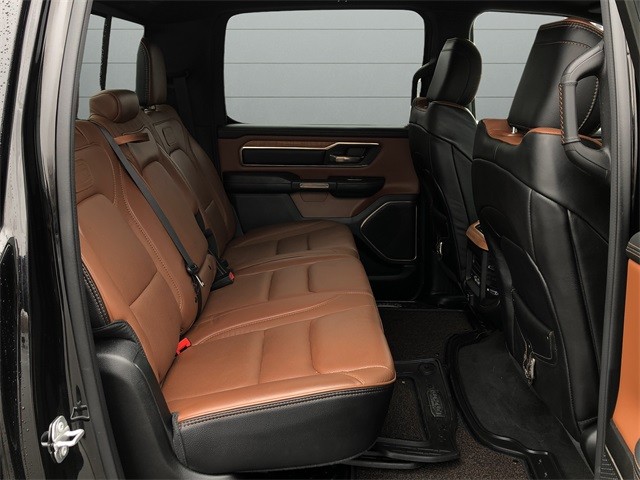 Ram 1500 Vehicle Full-screen Gallery Image 14