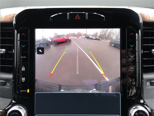 Ram 1500 Vehicle Full-screen Gallery Image 22