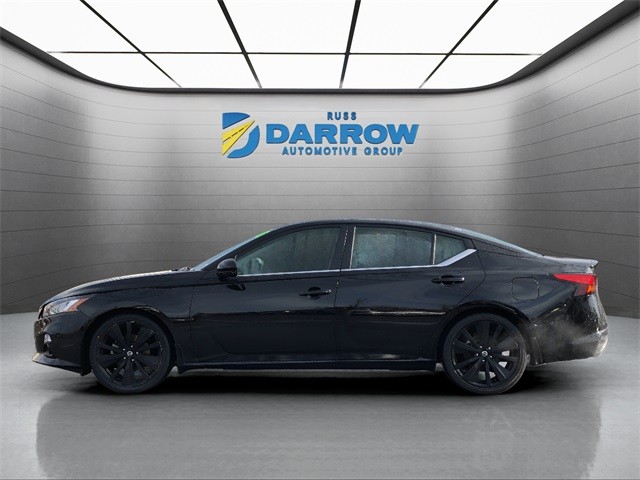 Nissan Altima Vehicle Full-screen Gallery Image 2