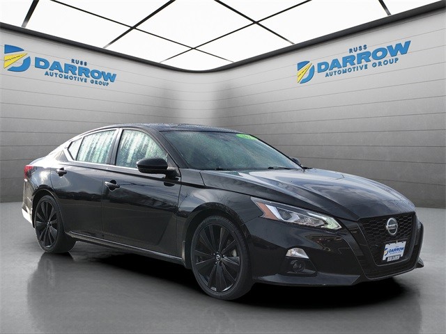 Nissan Altima Vehicle Full-screen Gallery Image 7