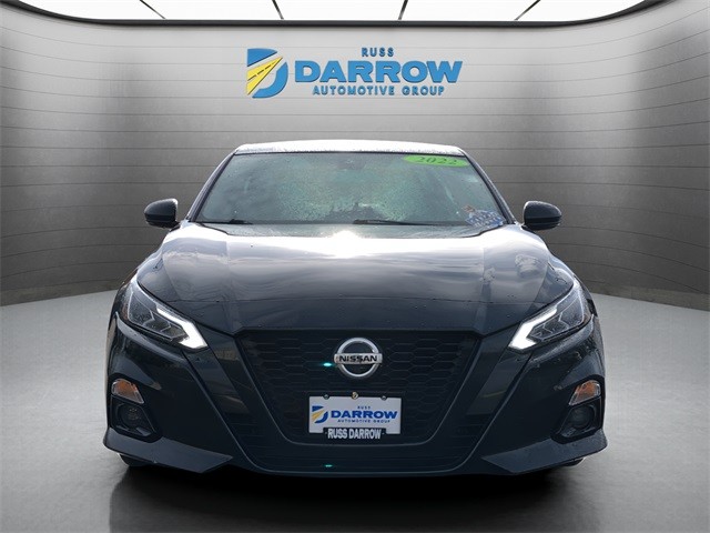 Nissan Altima Vehicle Full-screen Gallery Image 8