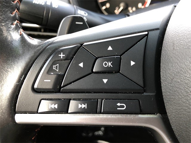 Nissan Altima Vehicle Full-screen Gallery Image 9