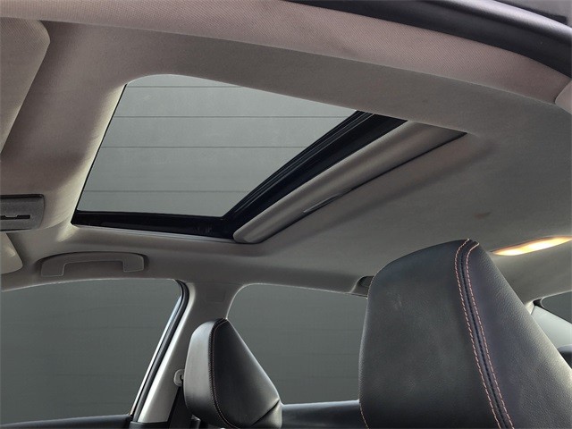 Nissan Altima Vehicle Full-screen Gallery Image 16