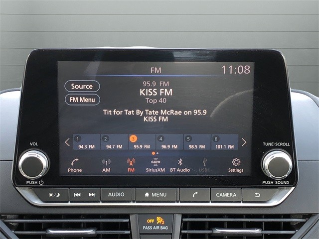 Nissan Altima Vehicle Full-screen Gallery Image 22