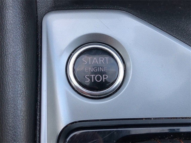 Nissan Altima Vehicle Full-screen Gallery Image 24