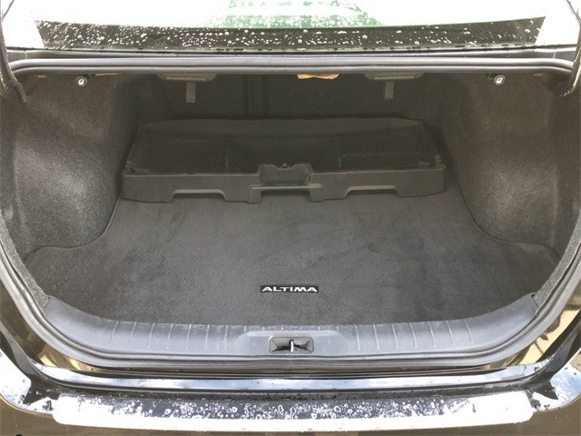 Nissan Altima Vehicle Full-screen Gallery Image 27