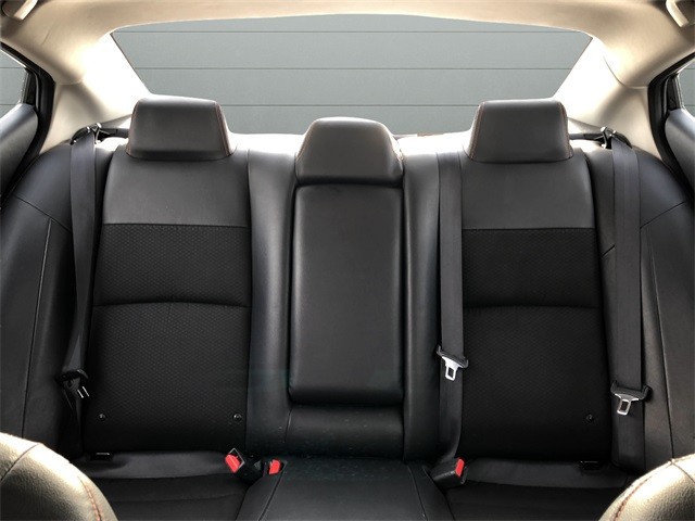 Nissan Altima Vehicle Full-screen Gallery Image 29