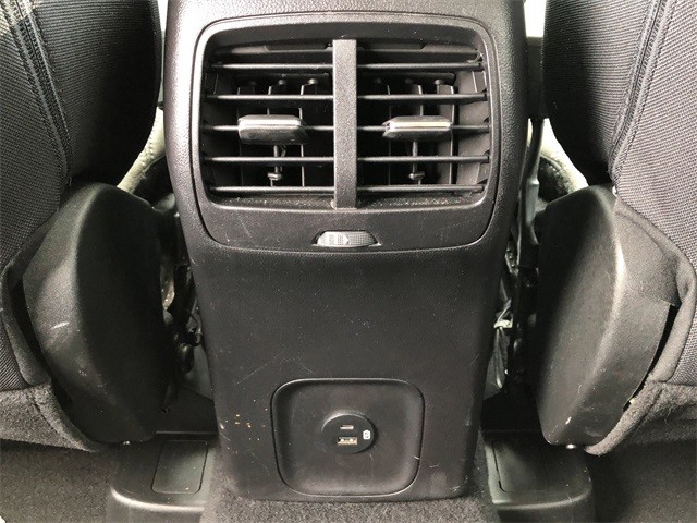 Ford Escape Vehicle Full-screen Gallery Image 17