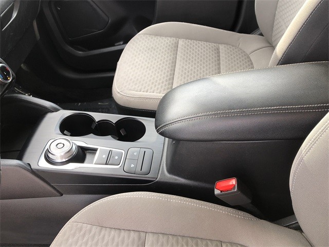 Ford Escape Vehicle Full-screen Gallery Image 20