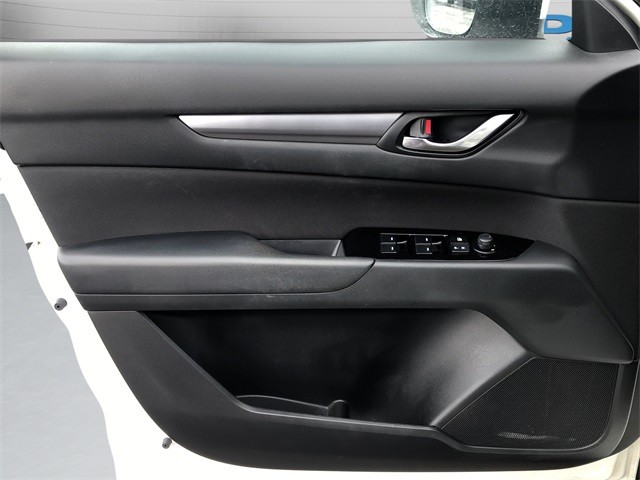 Mazda CX-5 Vehicle Full-screen Gallery Image 11