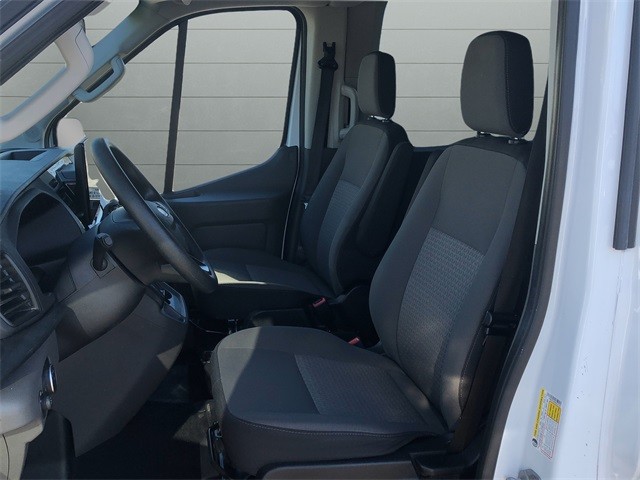 Ford Transit Passenger Wagon Vehicle Full-screen Gallery Image 10