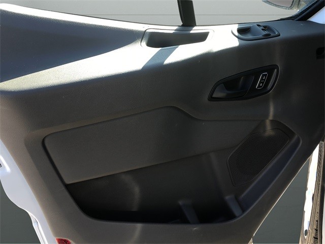 Ford Transit Passenger Wagon Vehicle Full-screen Gallery Image 11