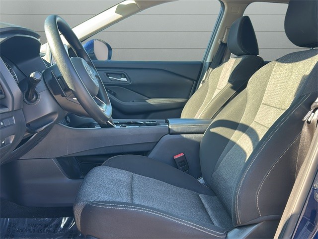 Nissan Rogue Vehicle Full-screen Gallery Image 10