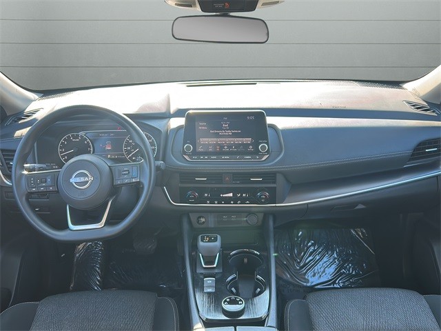 Nissan Rogue Vehicle Full-screen Gallery Image 15