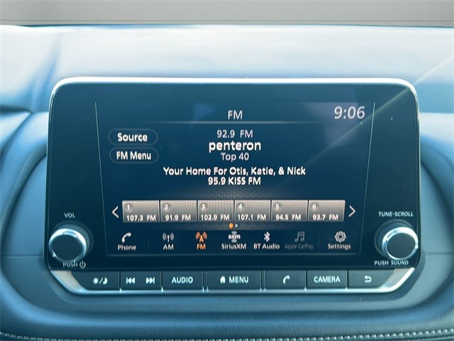 Nissan Rogue Vehicle Full-screen Gallery Image 19