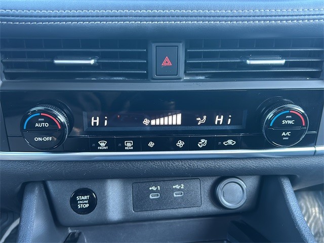 Nissan Rogue Vehicle Full-screen Gallery Image 20