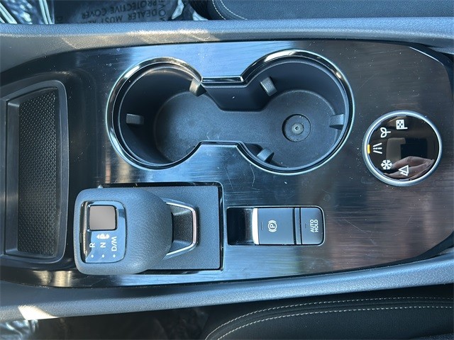 Nissan Rogue Vehicle Full-screen Gallery Image 21