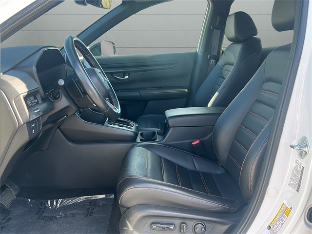 Honda CR-V Hybrid Vehicle Full-screen Gallery Image 8