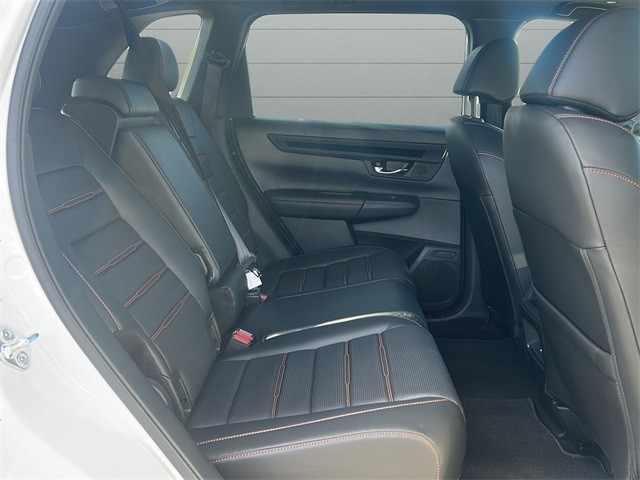 Honda CR-V Hybrid Vehicle Full-screen Gallery Image 14